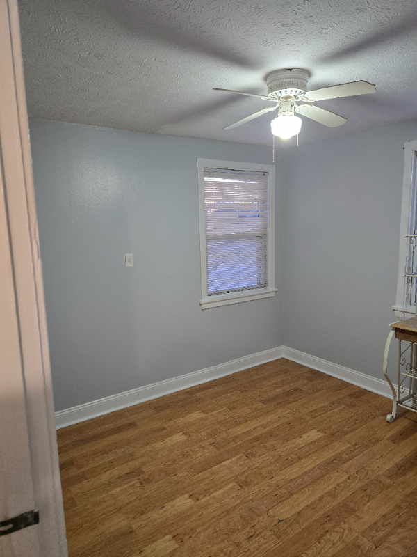 1921 Shelby St - Photo 7 of 13