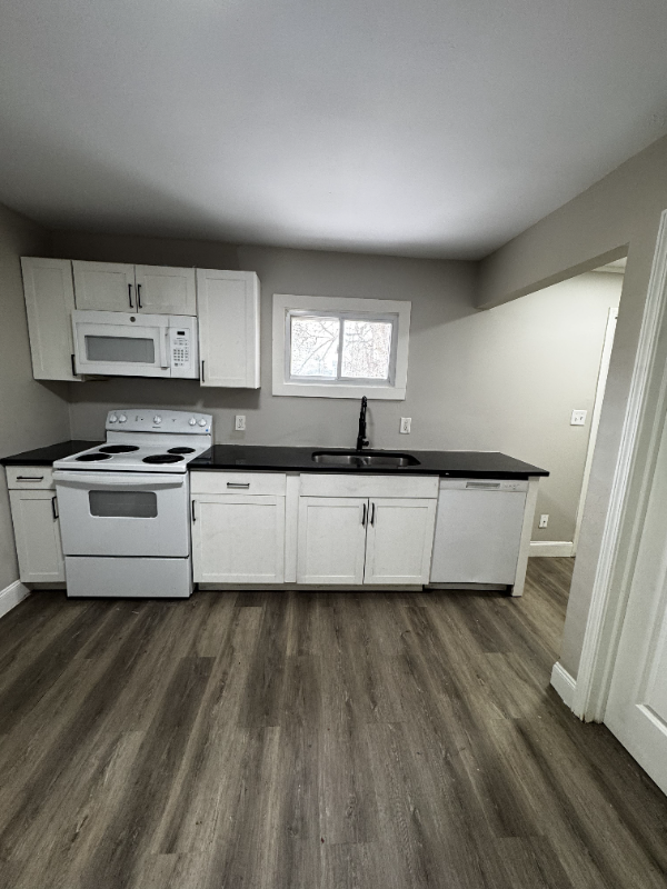 212 Stevens Ave - Photo 3 of 17