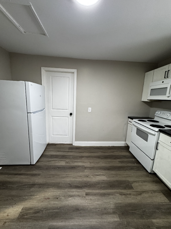 212 Stevens Ave - Photo 4 of 17