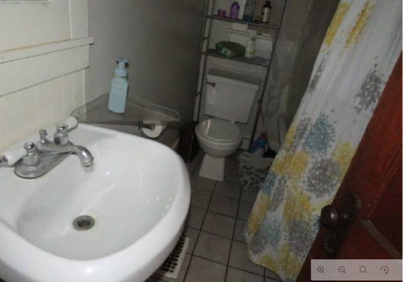 832 N Larch St #3 - Photo 6 of 8