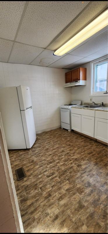 131 Locust St #1 - Photo 4 of 6