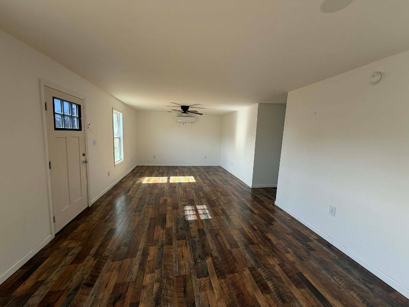 227 N Frisco St #B - Photo 2 of 10