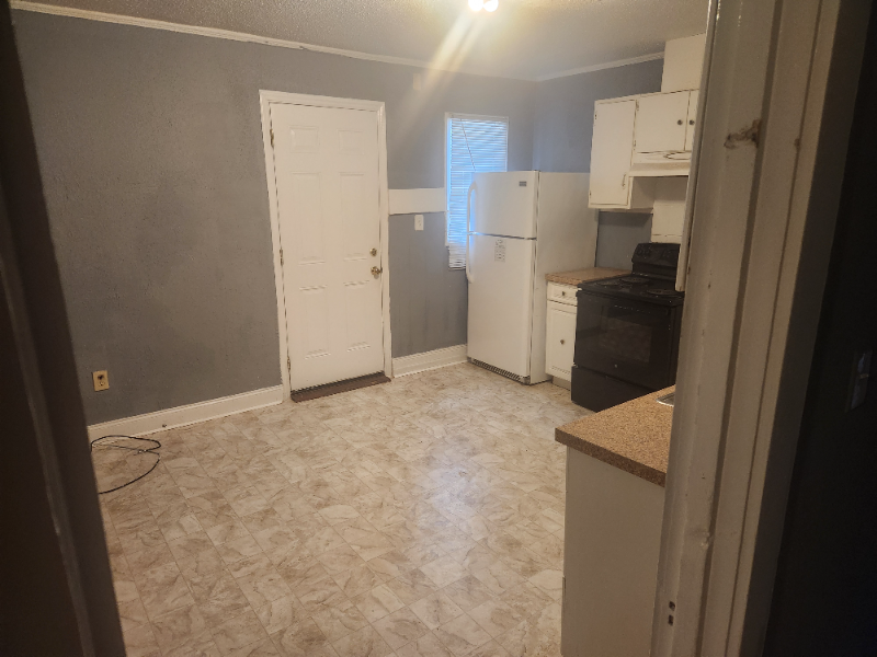 635 N Allen Rd - Photo 3 of 10