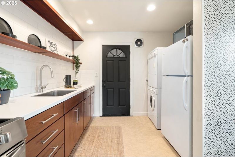 841 Ne 77th Ave - Photo 7 of 20