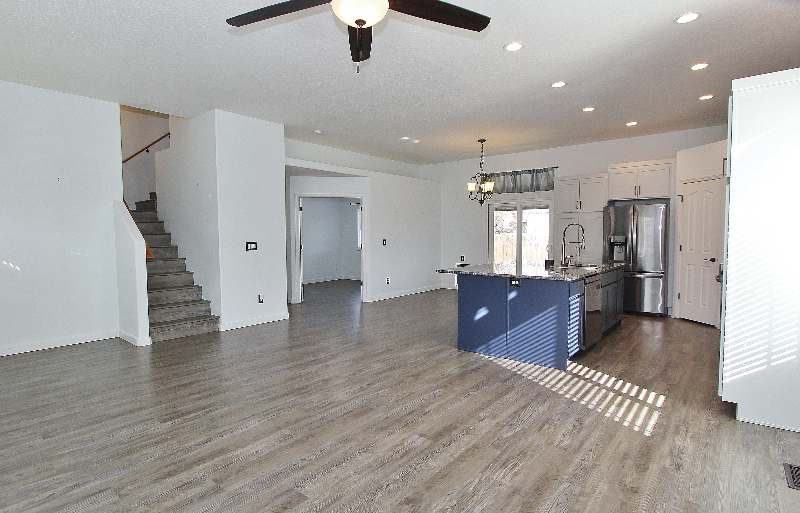 1904 N Duck Hawk Ave - Photo 3 of 26