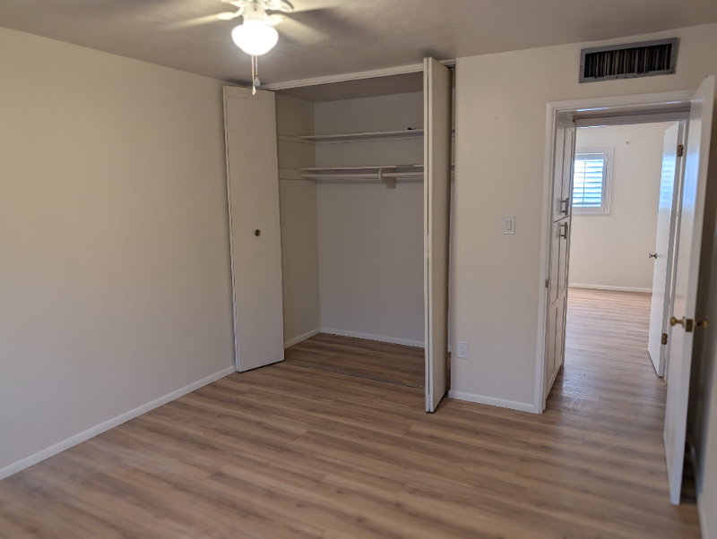 7314 E Sheridan St - Photo 6 of 16