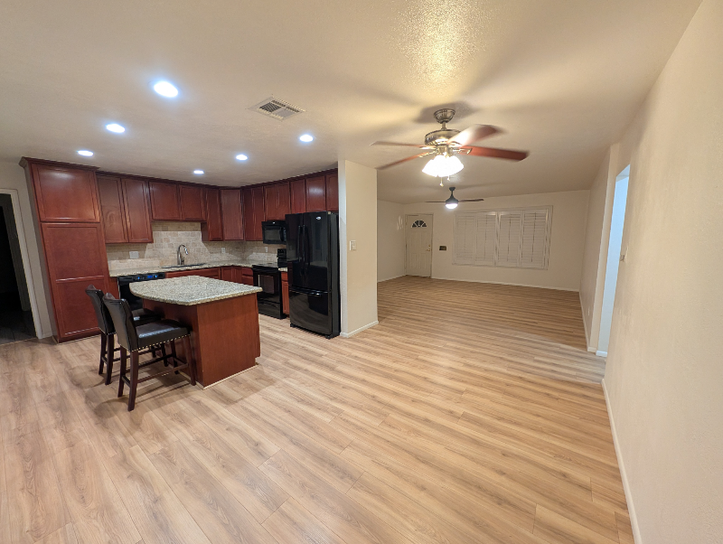 7314 E Sheridan St - Photo 4 of 16