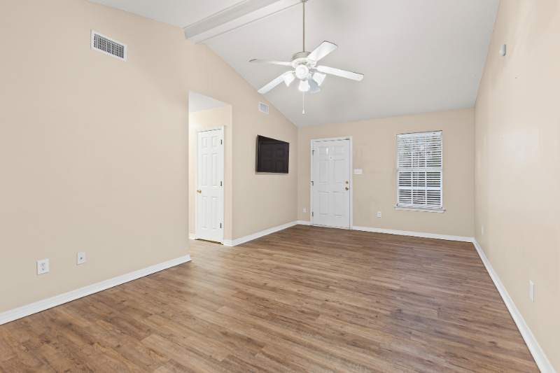 2647 Weems Dr - Photo 2 of 17