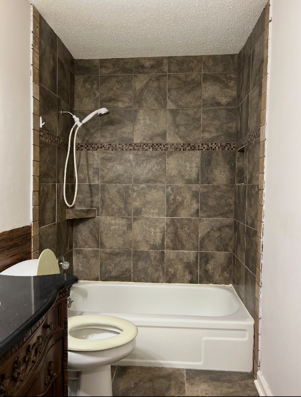 303 N Rhodes St #3 - Photo 4 of 5