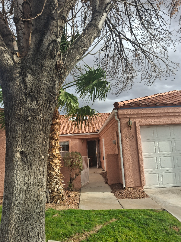 680 Peartree Ln - Photo 2 of 9