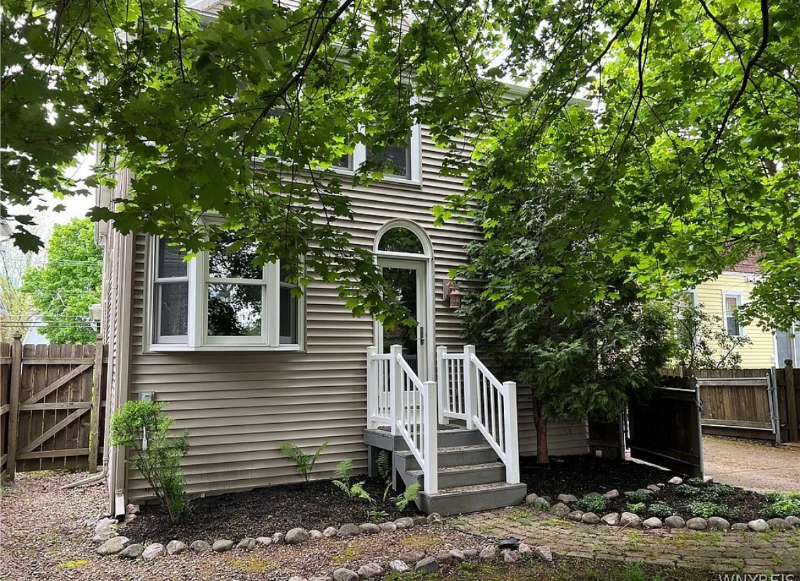 151 Eagle St #1 - Photo 3 of 17