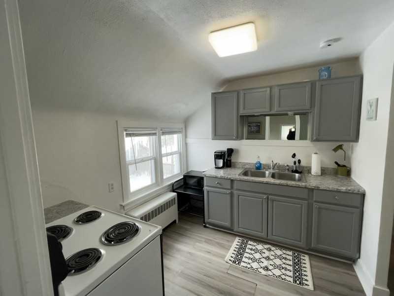 105 Maple Ct - Photo 2 of 13