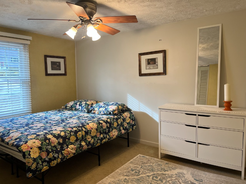 210 Pinehurst Ln - Photo 2 of 20