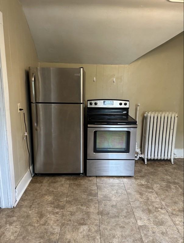 708 Ferry St - Photo 4 of 13