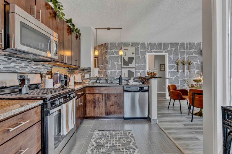 313 E Ohio St - Photo 7 of 20