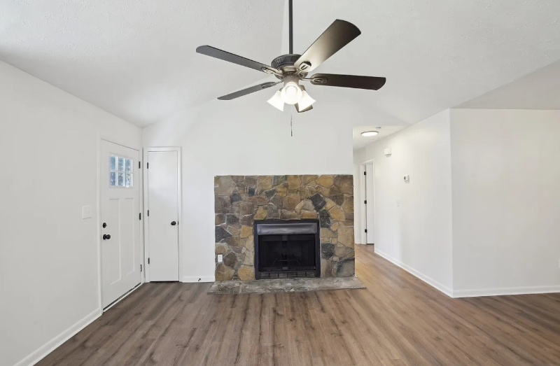 109 Rosswood Dr - Photo 3 of 17