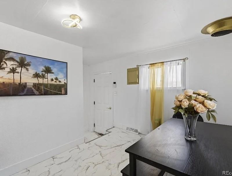 307 E Oak St #D - Photo 3 of 6