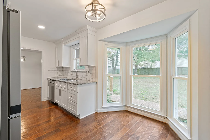 723 Riverview Dr - Photo 4 of 18