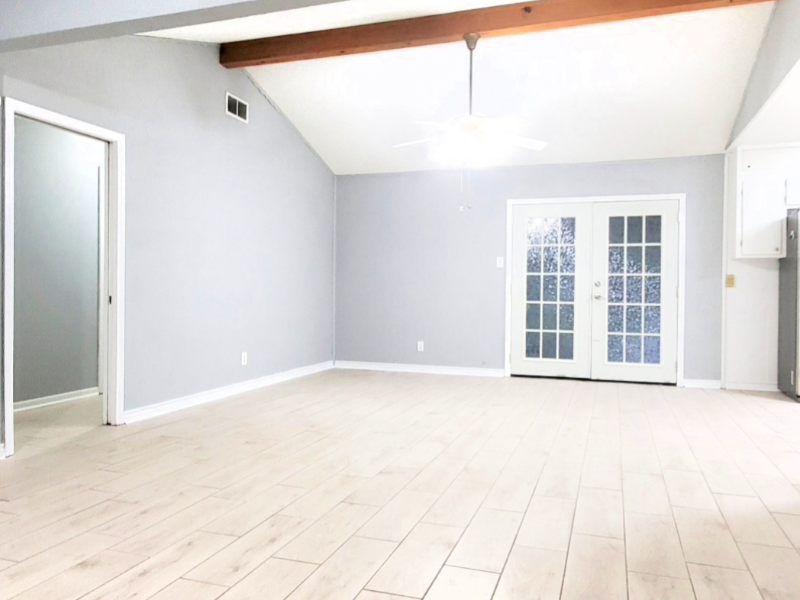 8620 Chateau Cir - Photo 3 of 15