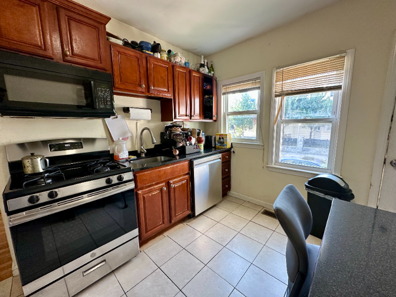 30 Linden St - Photo 2 of 13