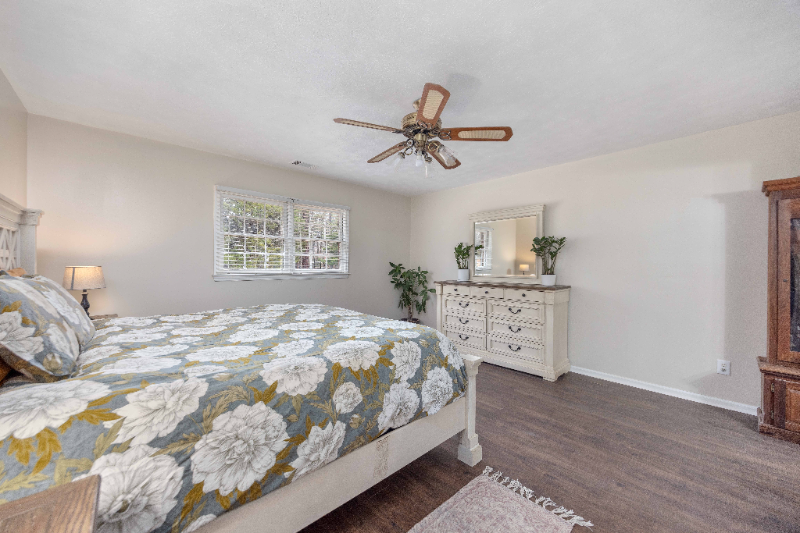 99 Southview Dr - Photo 2 of 14