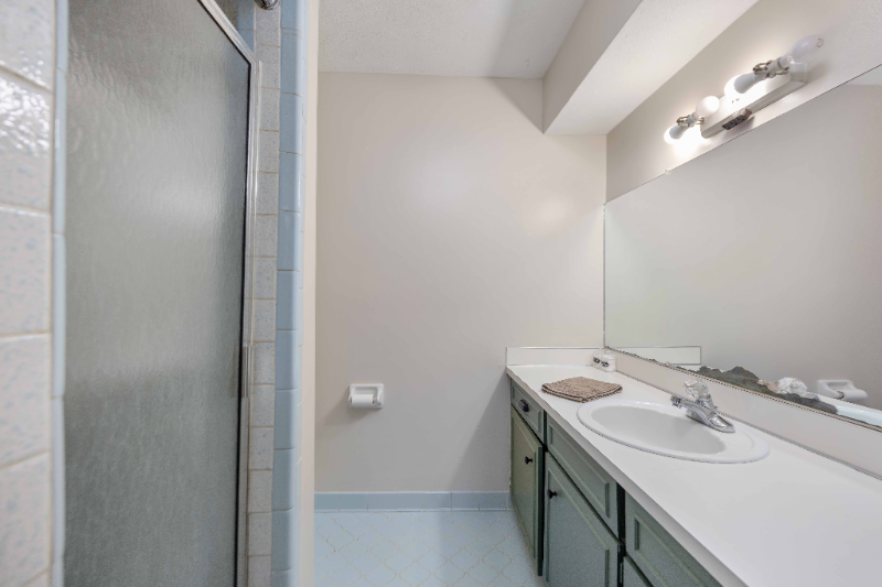 99 Southview Dr - Photo 4 of 14