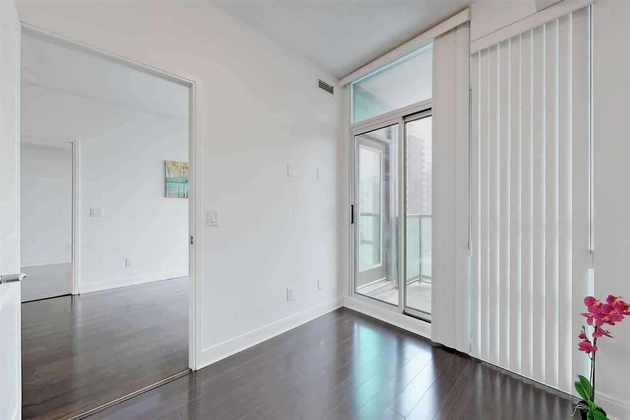 88 Broadway Avenue - Photo 7 of 9