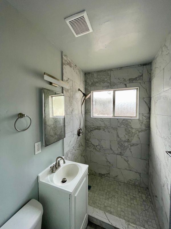 2883 Logan Ave - Photo 4 of 7