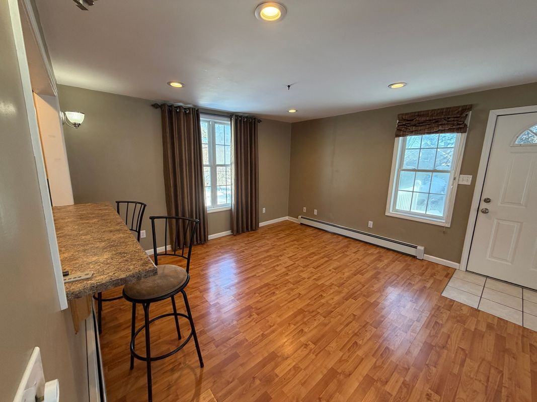 332 Lydall St - Photo 3 of 18