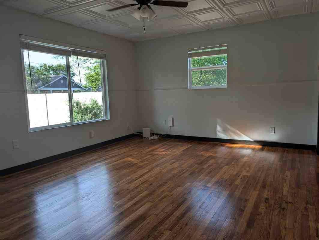 6915 Providence Ave - Photo 4 of 28