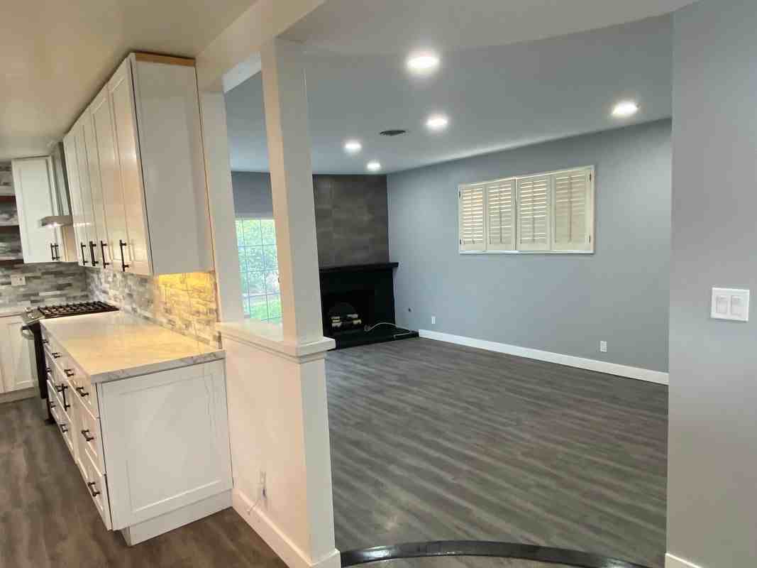 1144 Carson St - Photo 4 of 37