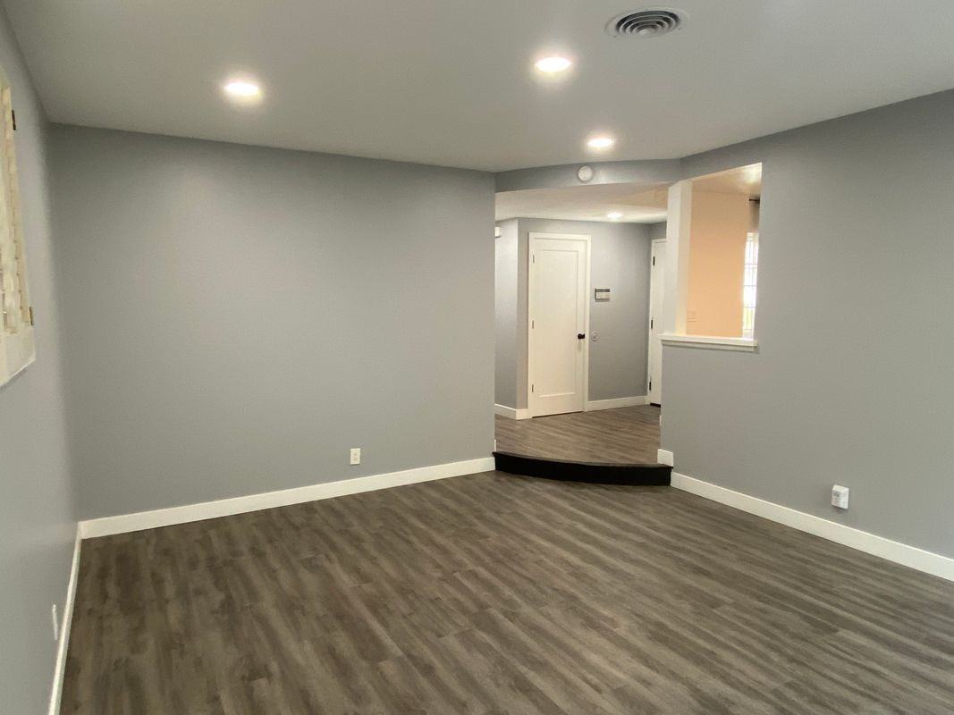 1144 Carson St - Photo 6 of 37