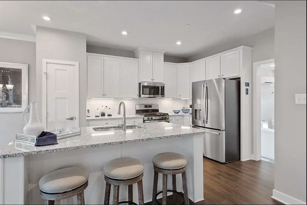 300 Plaza Dr - Photo 2 of 21