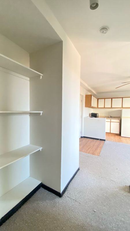 3933 N Clarendon Ave - Photo 3 of 10