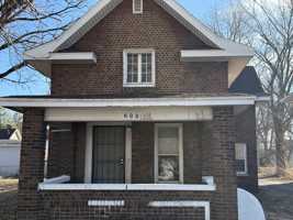 featured image of 608 W Seminary St #W