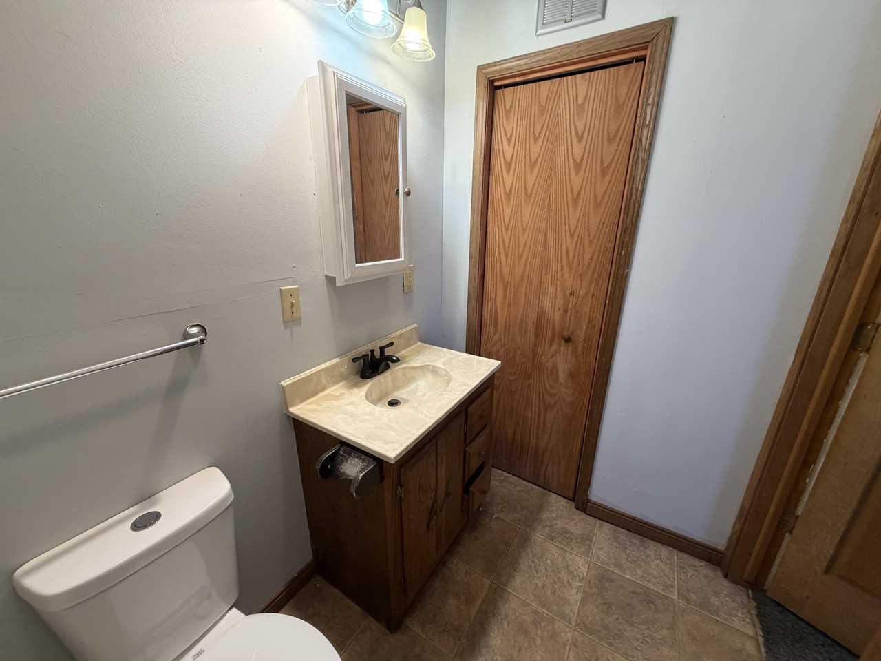 608 W Seminary St #W - Photo 4 of 17