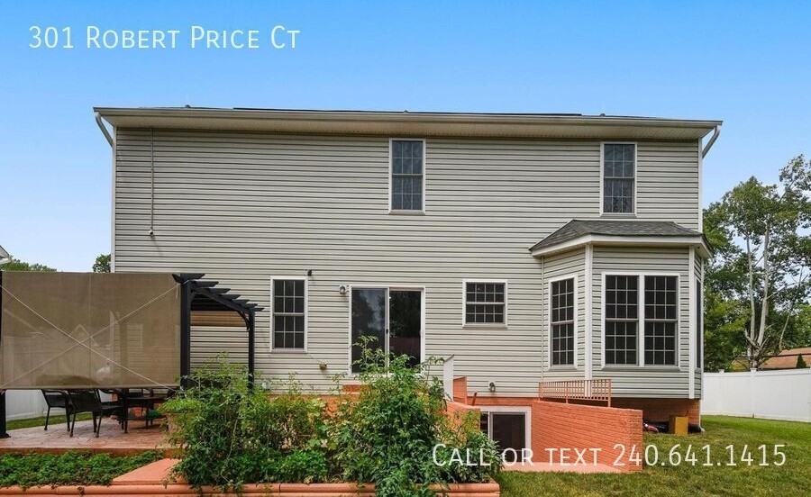 301 Robert Price Ct - Photo 2 of 34