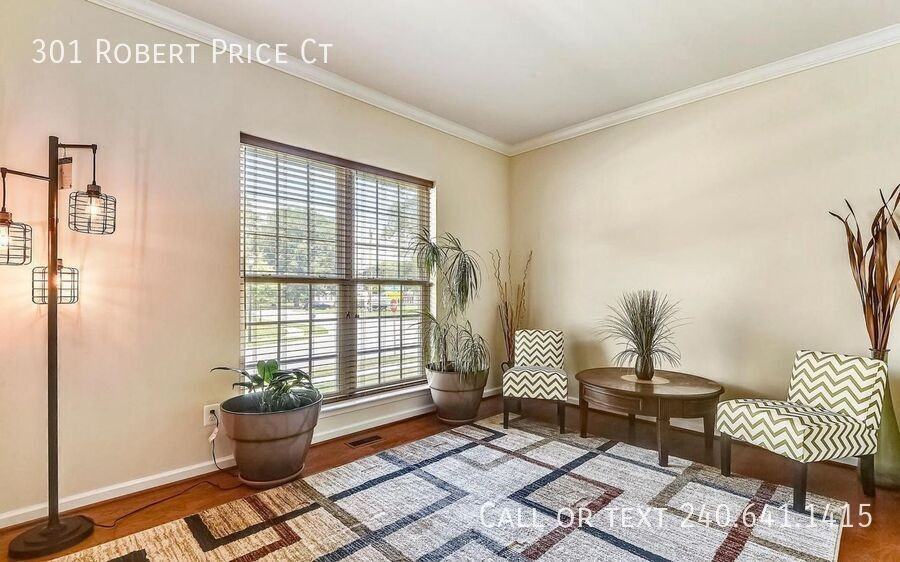 301 Robert Price Ct - Photo 5 of 34