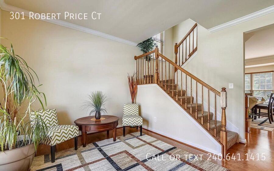 301 Robert Price Ct - Photo 7 of 34