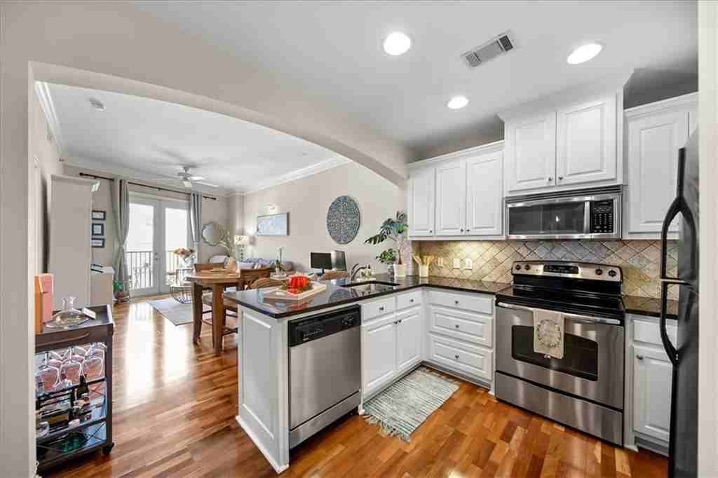 2277 Peachtree Rd Ne #811 - Photo 7 of 11