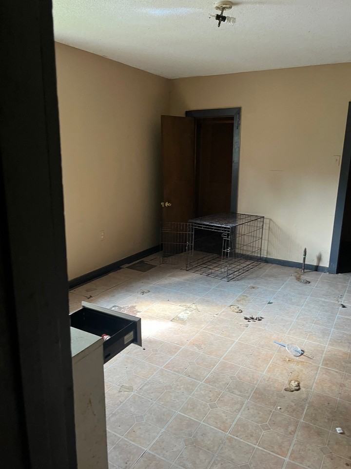 819 May St #NA - Photo 2 of 8