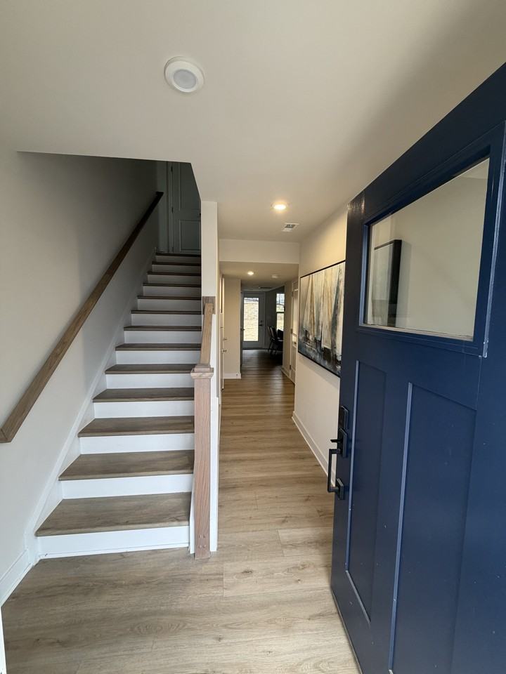 2553 Ellen Ave - Photo 2 of 10