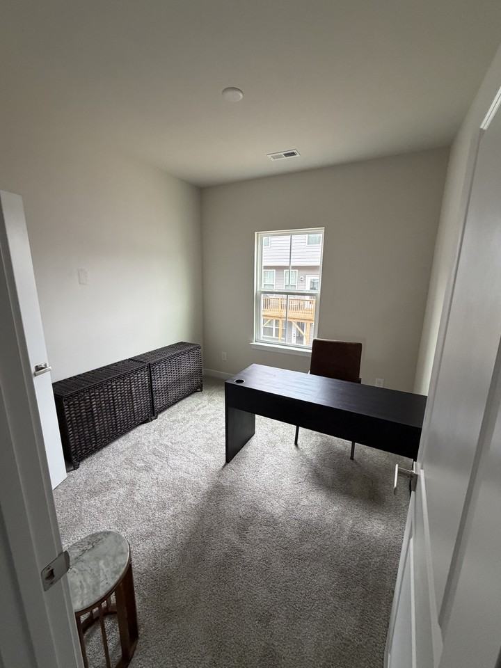 2553 Ellen Ave - Photo 7 of 10