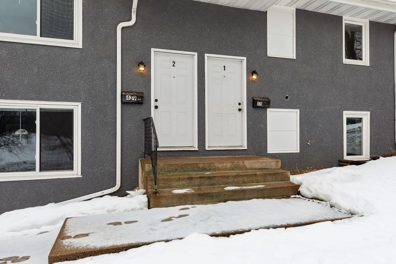 439 Arlington Ave E #2 - Photo 4 of 28