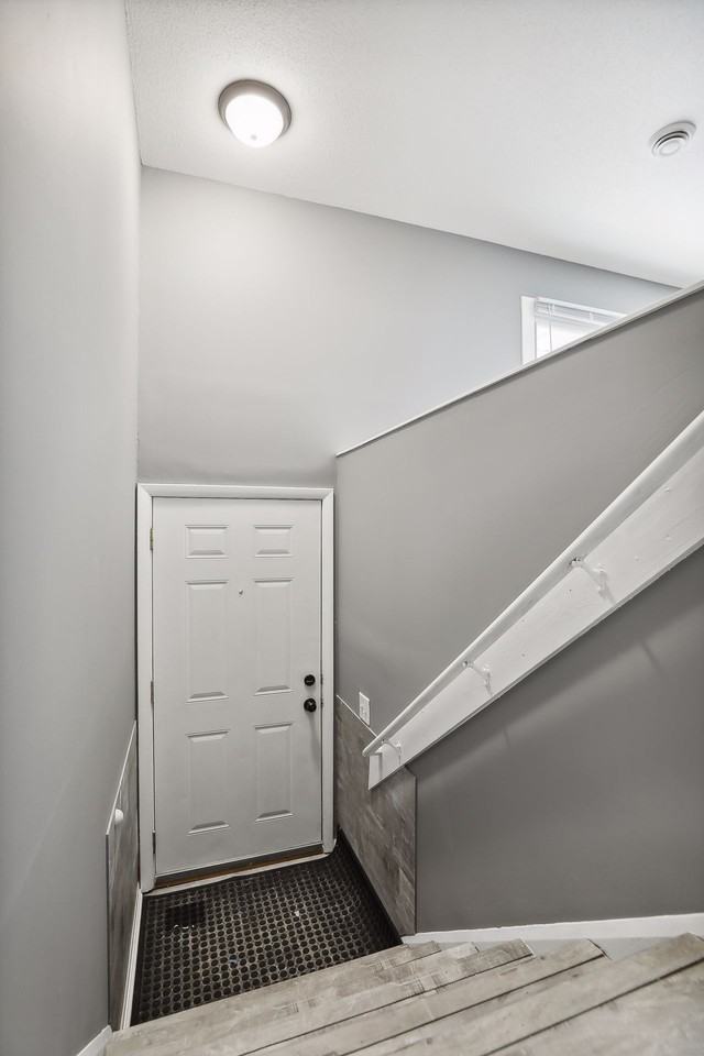 439 Arlington Ave E #2 - Photo 5 of 28