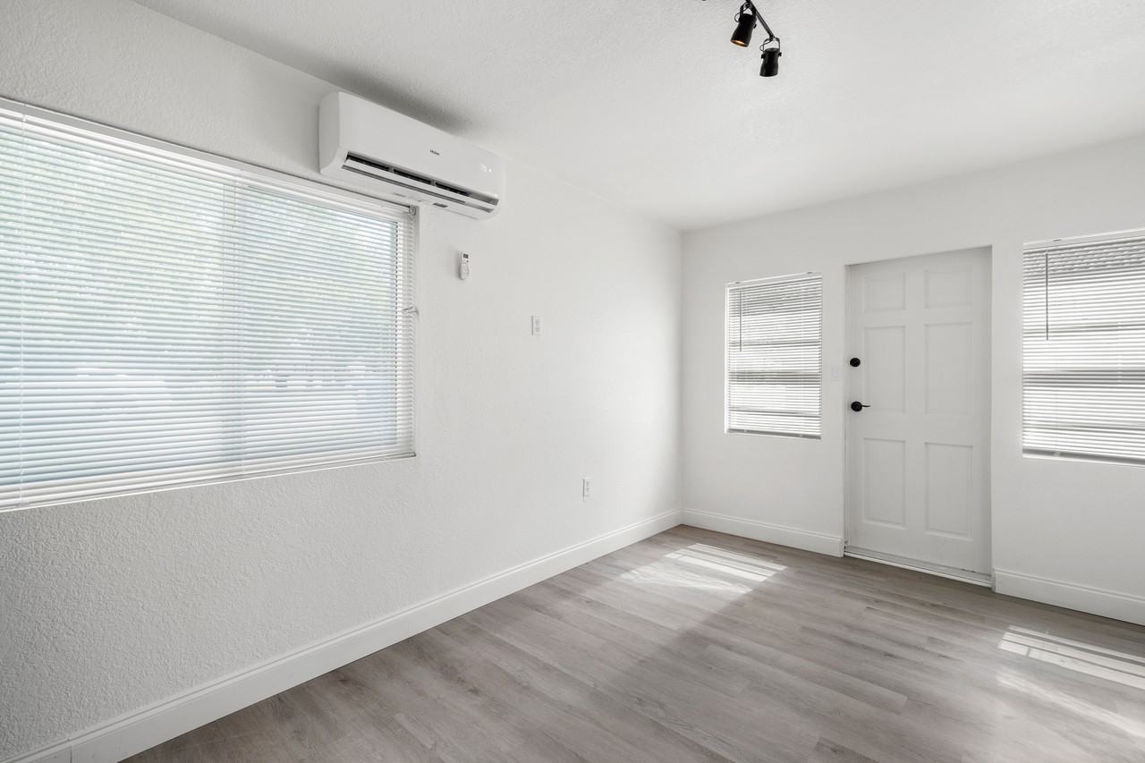 919 1/2 16th Ave N #4 - Photo 2 of 14