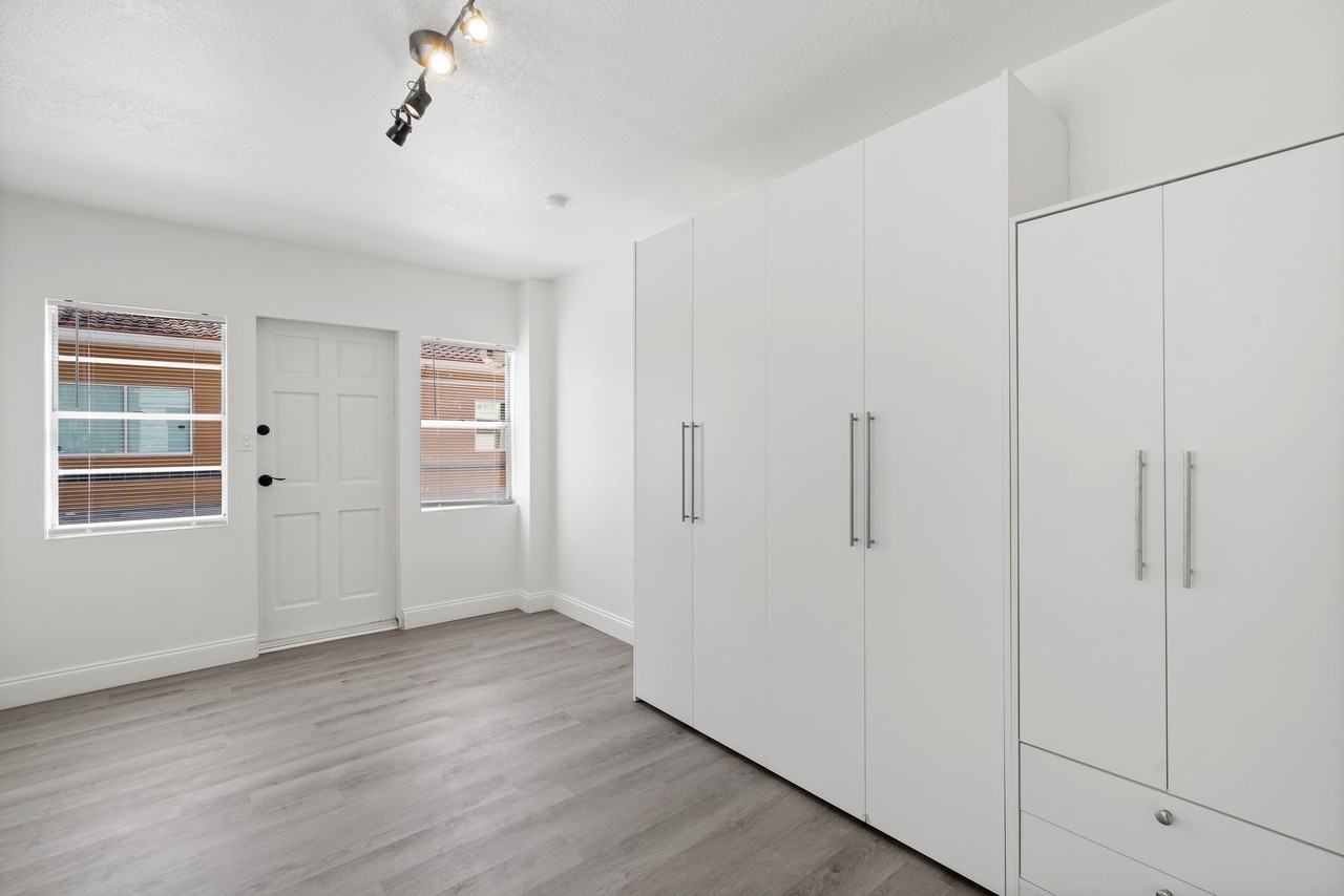 919 1/2 16th Ave N #4 - Photo 4 of 14