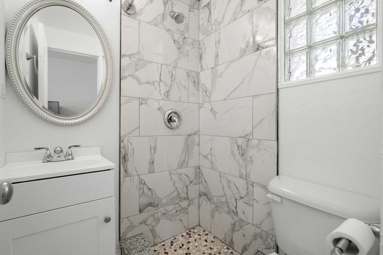 919 1/2 16th Ave N #4 - Photo 6 of 14