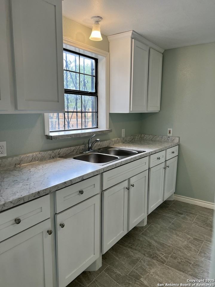 1218 Nw 23rd St #2 - Photo 3 of 13