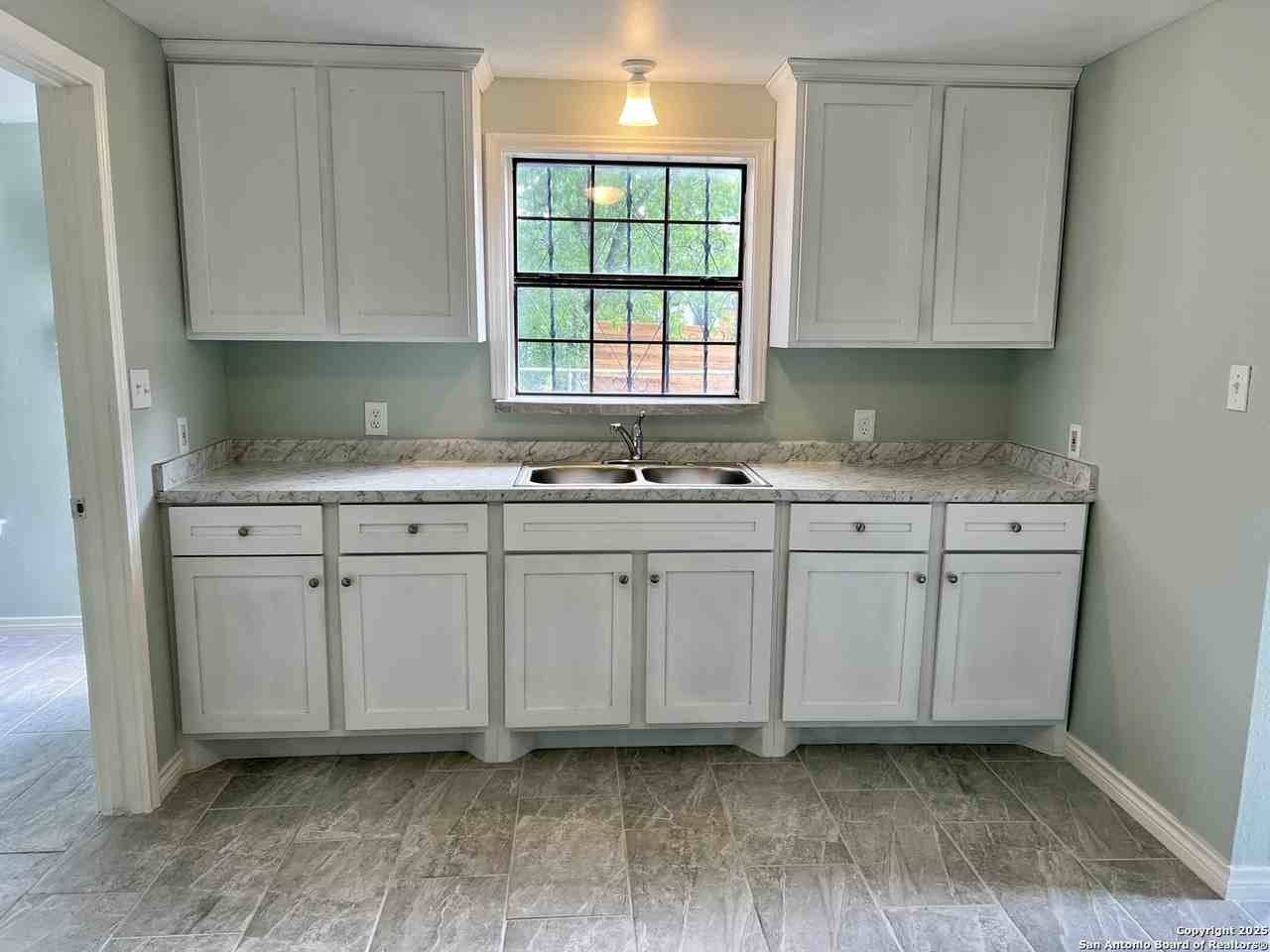 1218 Nw 23rd St #2 - Photo 4 of 13